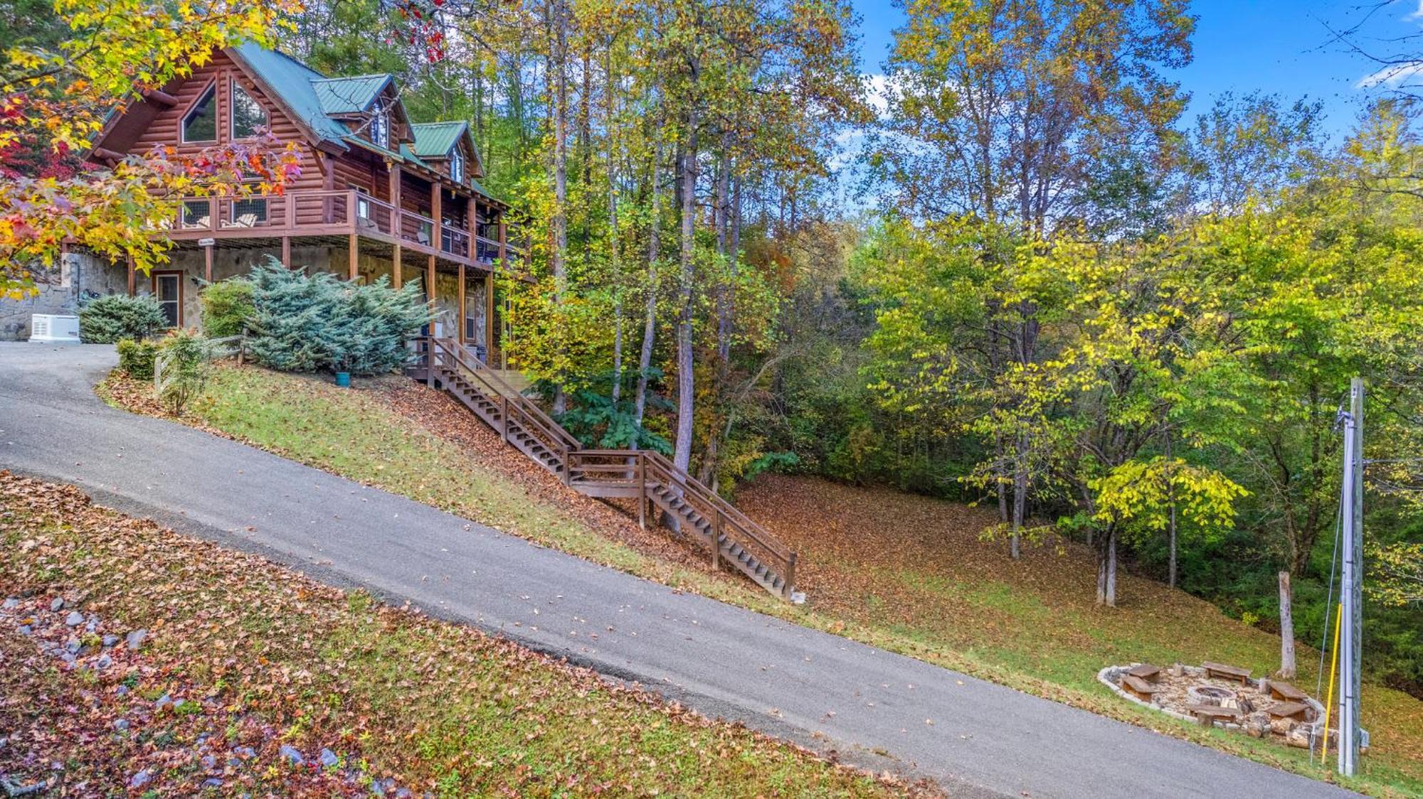 Relaxation Retreat - Pickleball Cabin - Wi-Fi, Fire Pit With Bar, Ev, Game Room, Hot Tub, Pool Access - Mins To Pf Sevierville Exterior photo