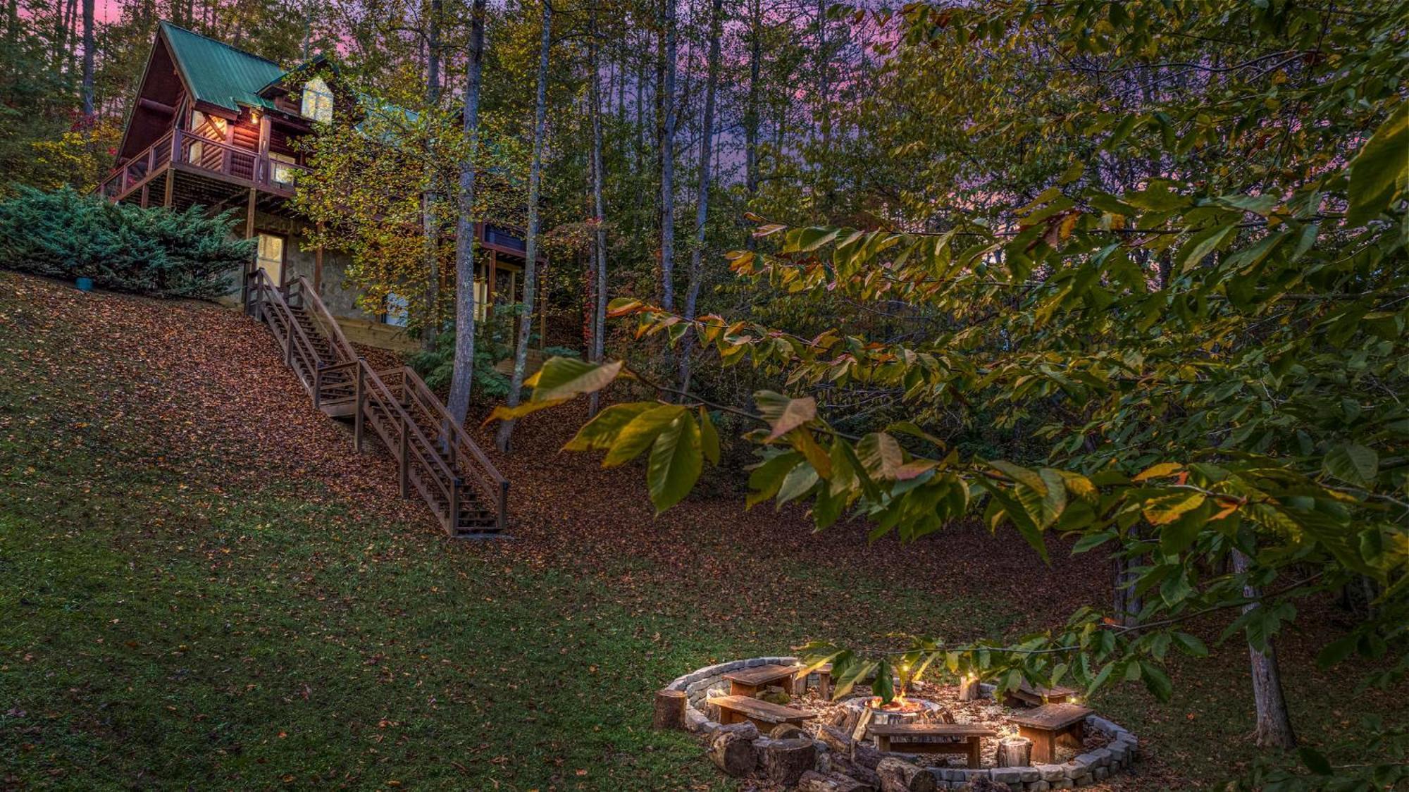 Relaxation Retreat - Pickleball Cabin - Wi-Fi, Fire Pit With Bar, Ev, Game Room, Hot Tub, Pool Access - Mins To Pf Sevierville Exterior photo