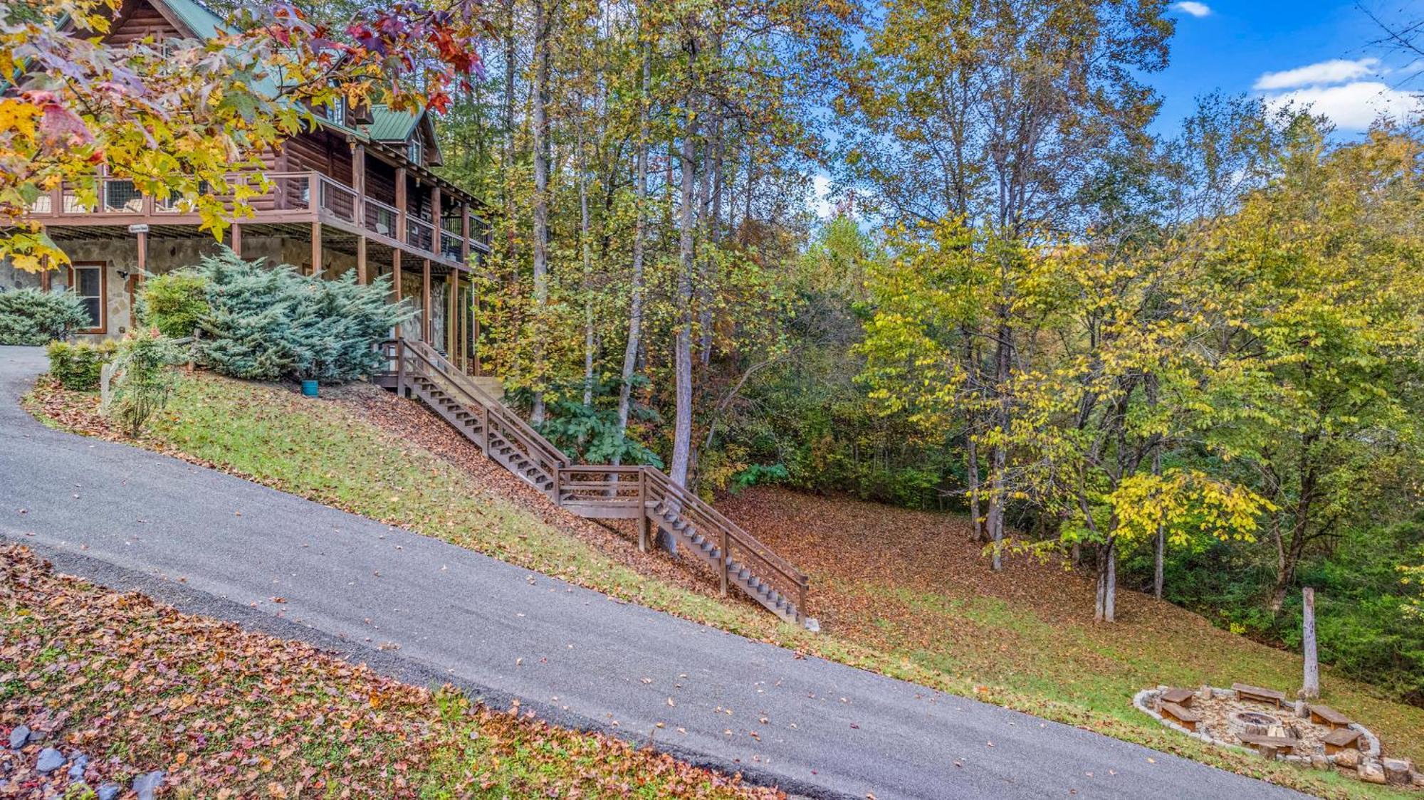 Relaxation Retreat - Pickleball Cabin - Wi-Fi, Fire Pit With Bar, Ev, Game Room, Hot Tub, Pool Access - Mins To Pf Sevierville Exterior photo