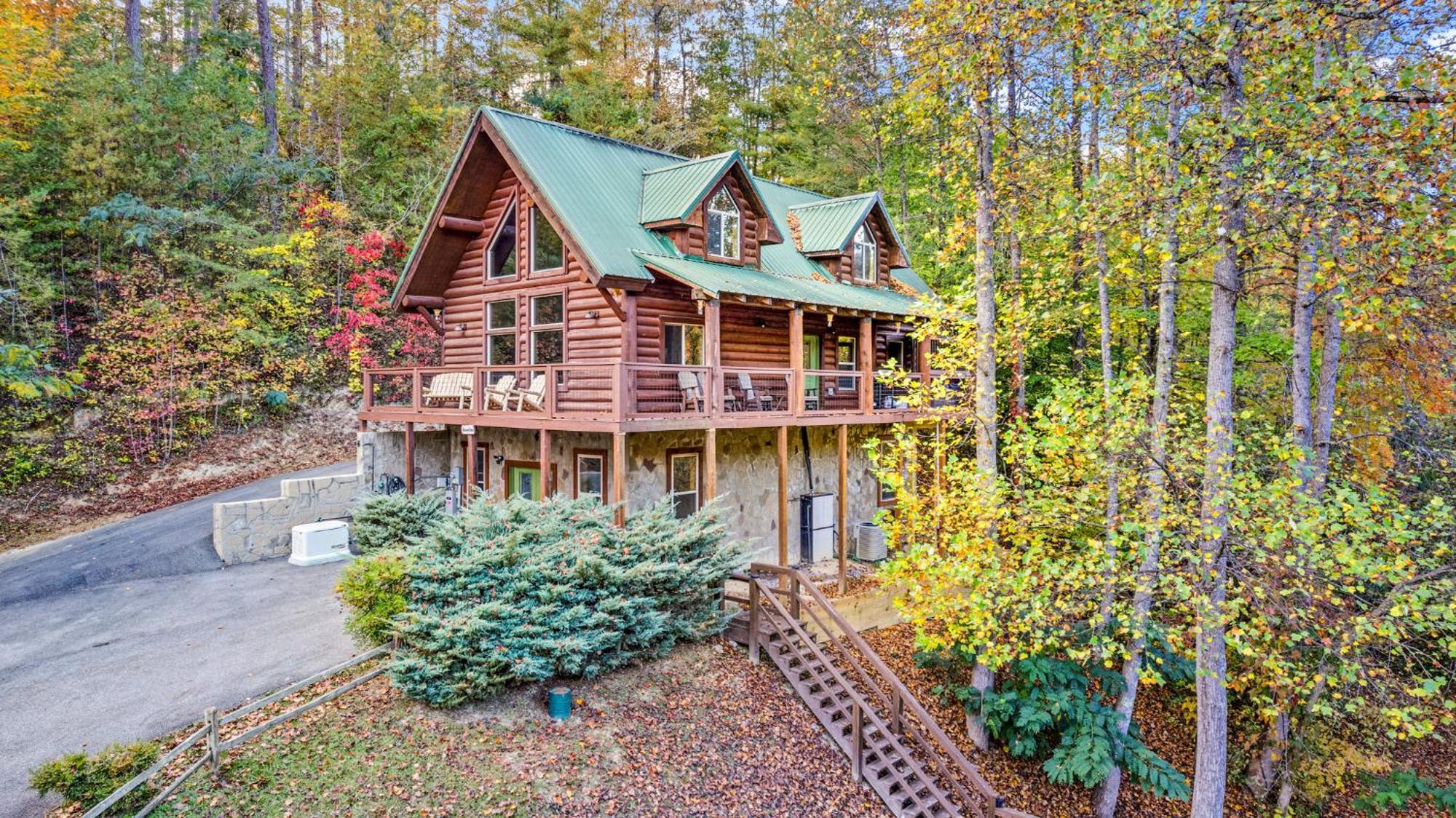 Relaxation Retreat - Pickleball Cabin - Wi-Fi, Fire Pit With Bar, Ev, Game Room, Hot Tub, Pool Access - Mins To Pf Sevierville Exterior photo