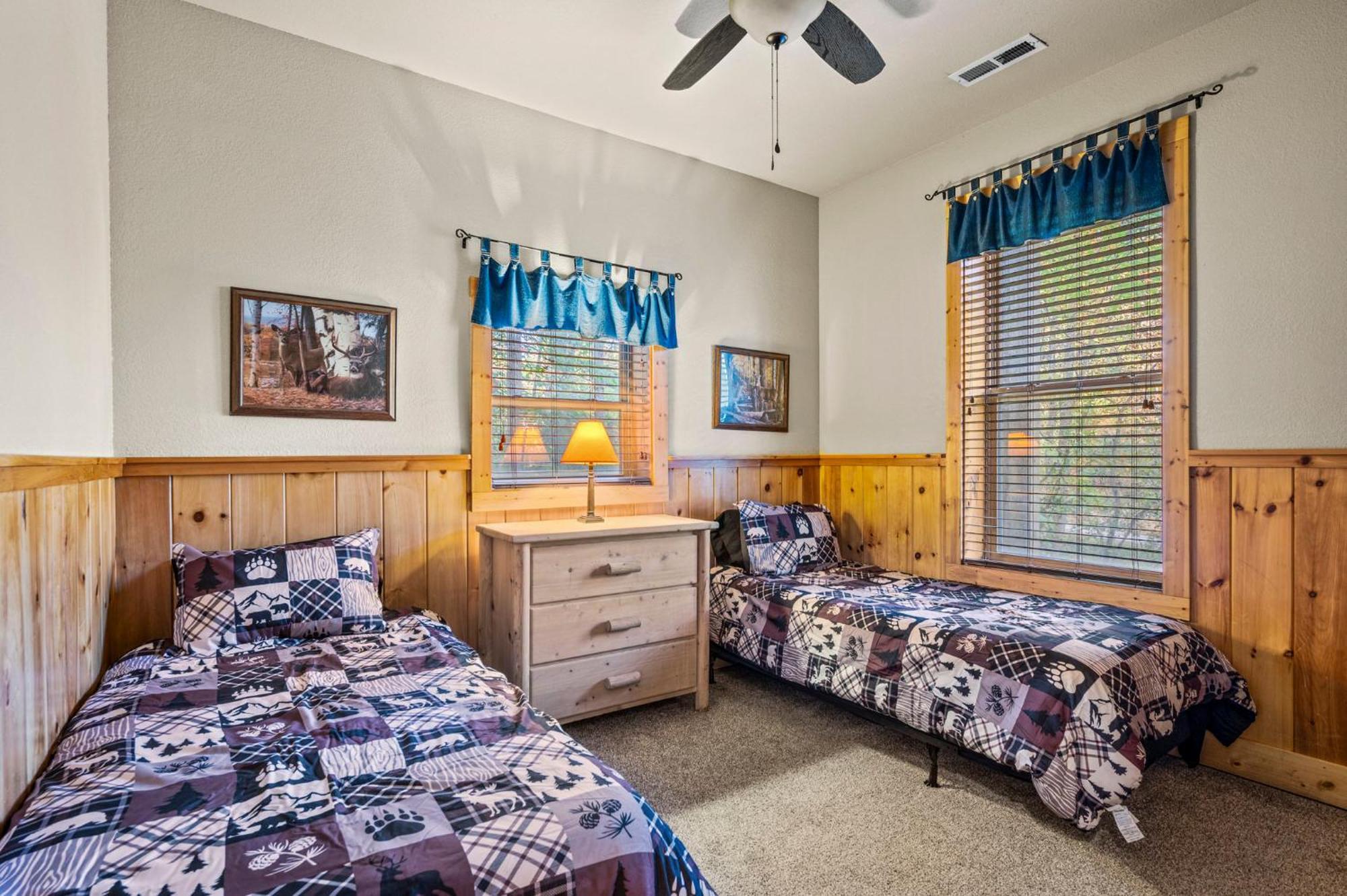 Relaxation Retreat - Pickleball Cabin - Wi-Fi, Fire Pit With Bar, Ev, Game Room, Hot Tub, Pool Access - Mins To Pf Sevierville Exterior photo