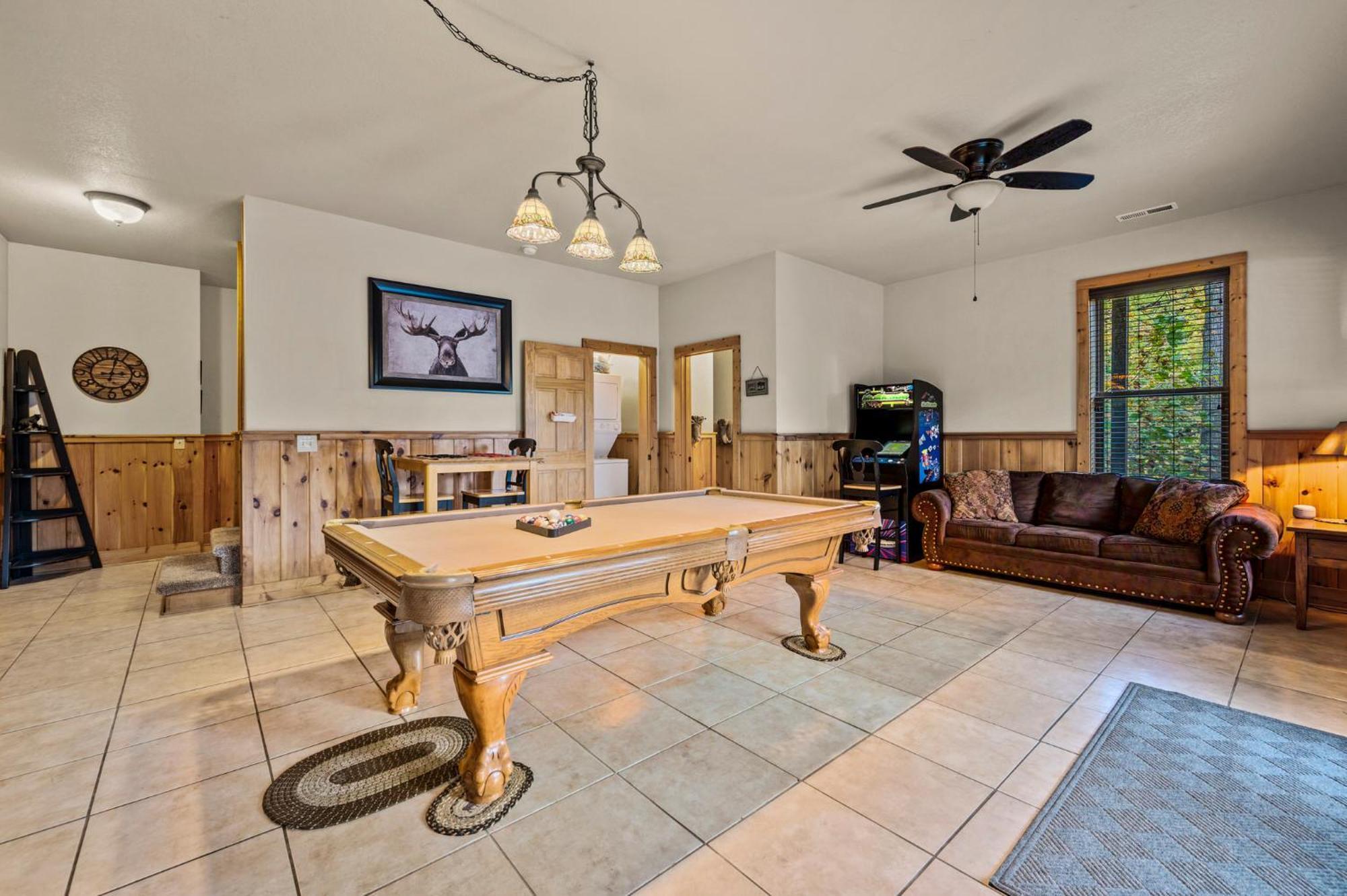 Relaxation Retreat - Pickleball Cabin - Wi-Fi, Fire Pit With Bar, Ev, Game Room, Hot Tub, Pool Access - Mins To Pf Sevierville Exterior photo